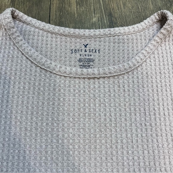 American Eagle Long Sleeve Soft Plush Waffle Pattern Open Shoulder T-Shirt Top S - Picture 3 of 10